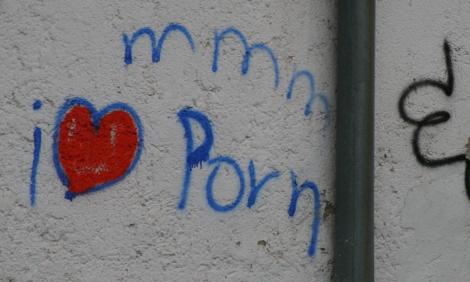 Image description: Grafitti saying mmm i heart porn
